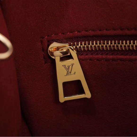 Louis Vuitton Travel Bags Shoulder Bags - Picture 4 of 5